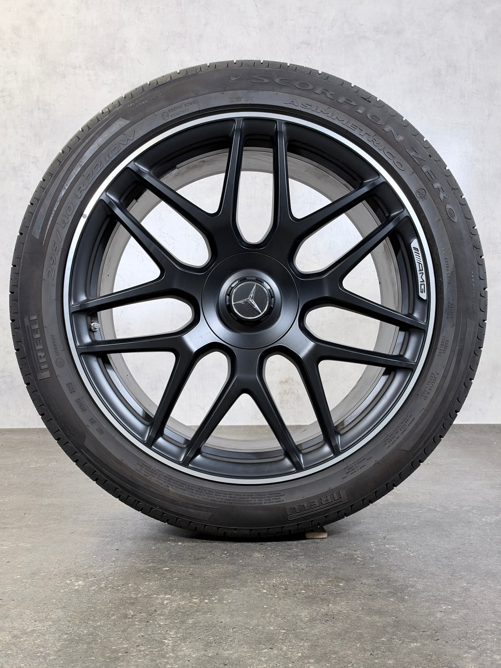 Original 22 ZOLL MERCEDES G63 W465 W463 KREUZ SOMMERREIFEN