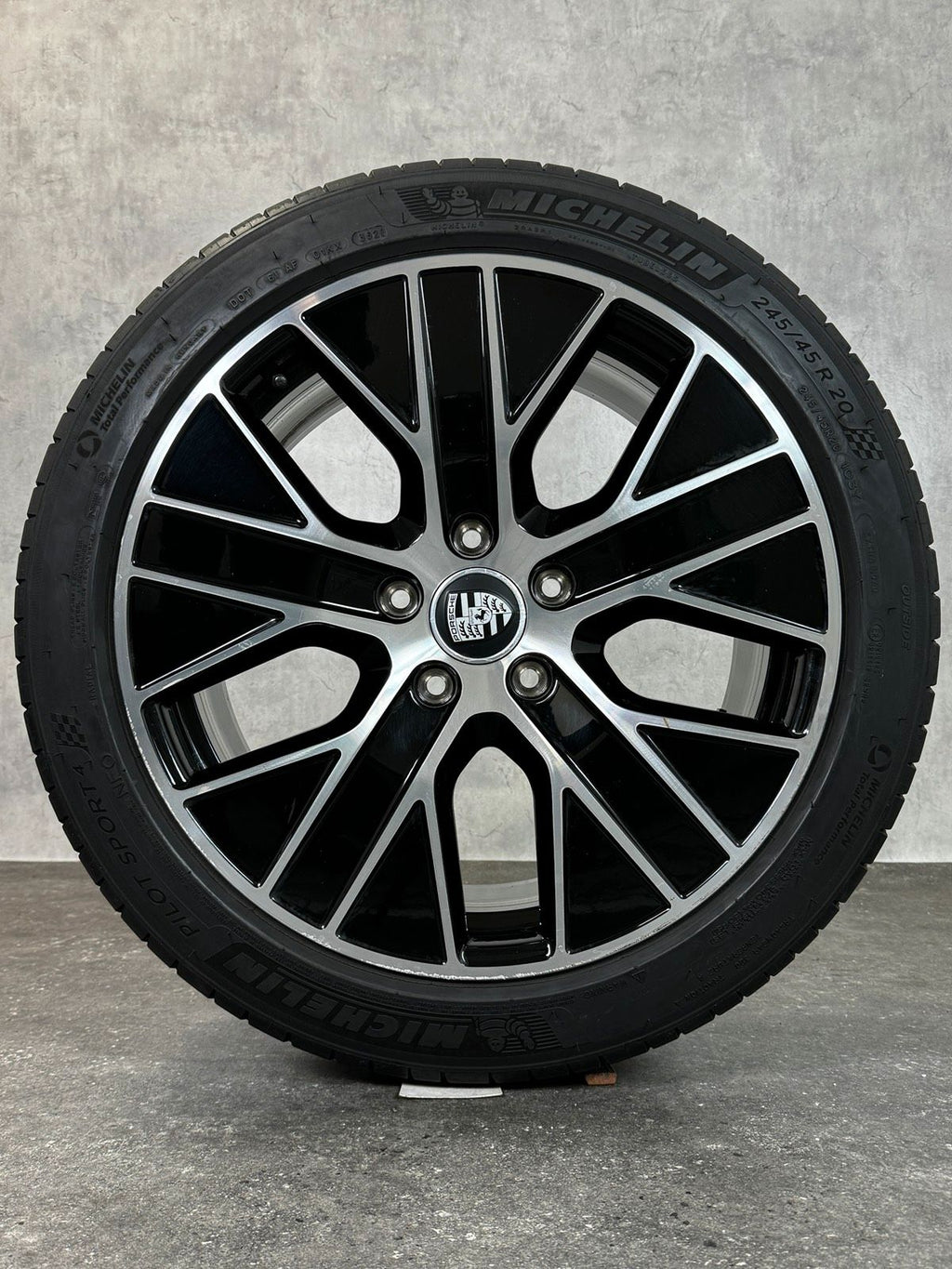 Original 20 Zoll Porsche Taycan Aero Sommerreifen 9J1601025J