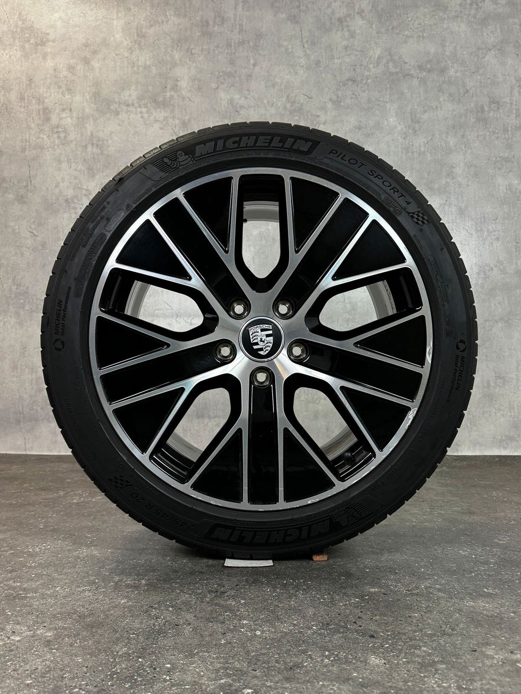 Original 20 Zoll Porsche Taycan Aero Sommerreifen 9J1601025J