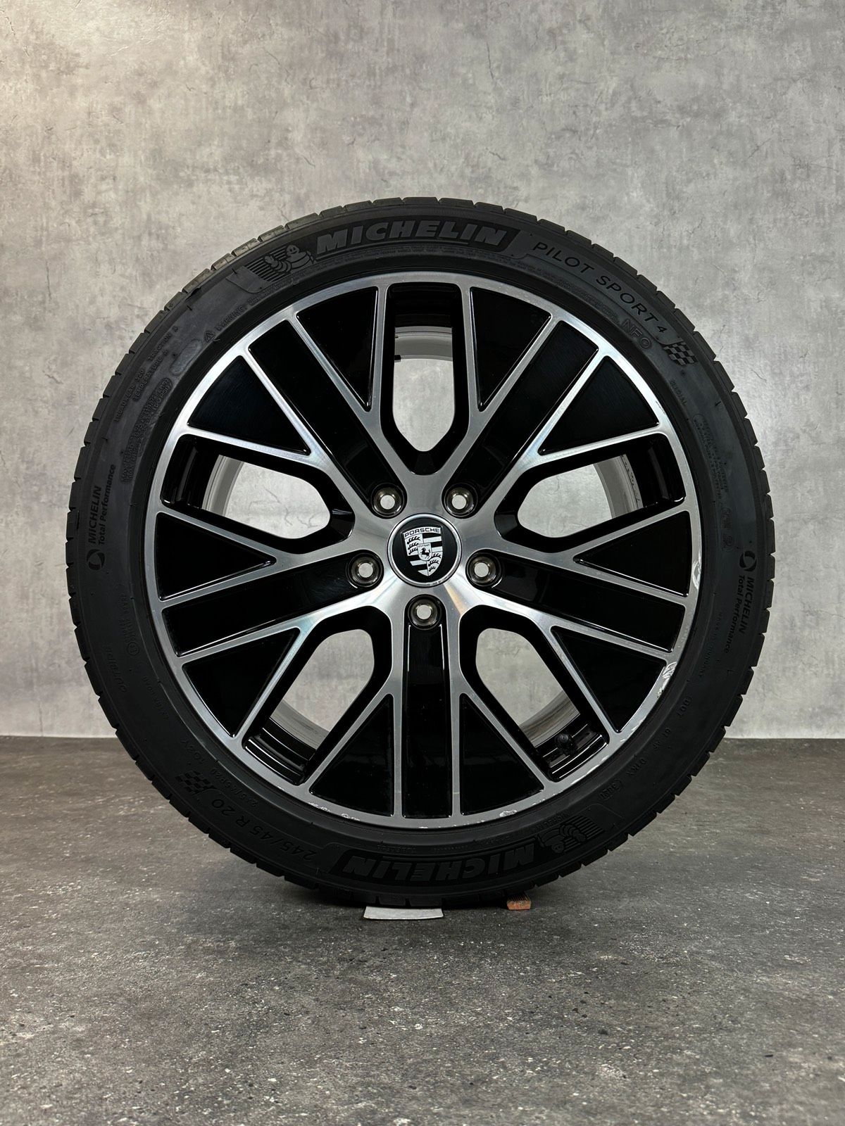 Original 20 Zoll Porsche Taycan Aero Sommerreifen 9J1601025J