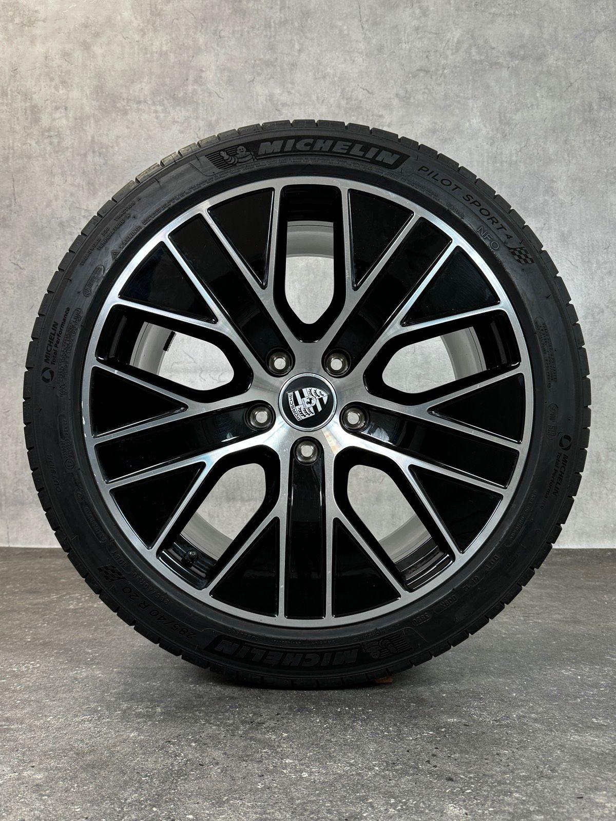 Original 20 Zoll Porsche Taycan Aero Sommerreifen 9J1601025J