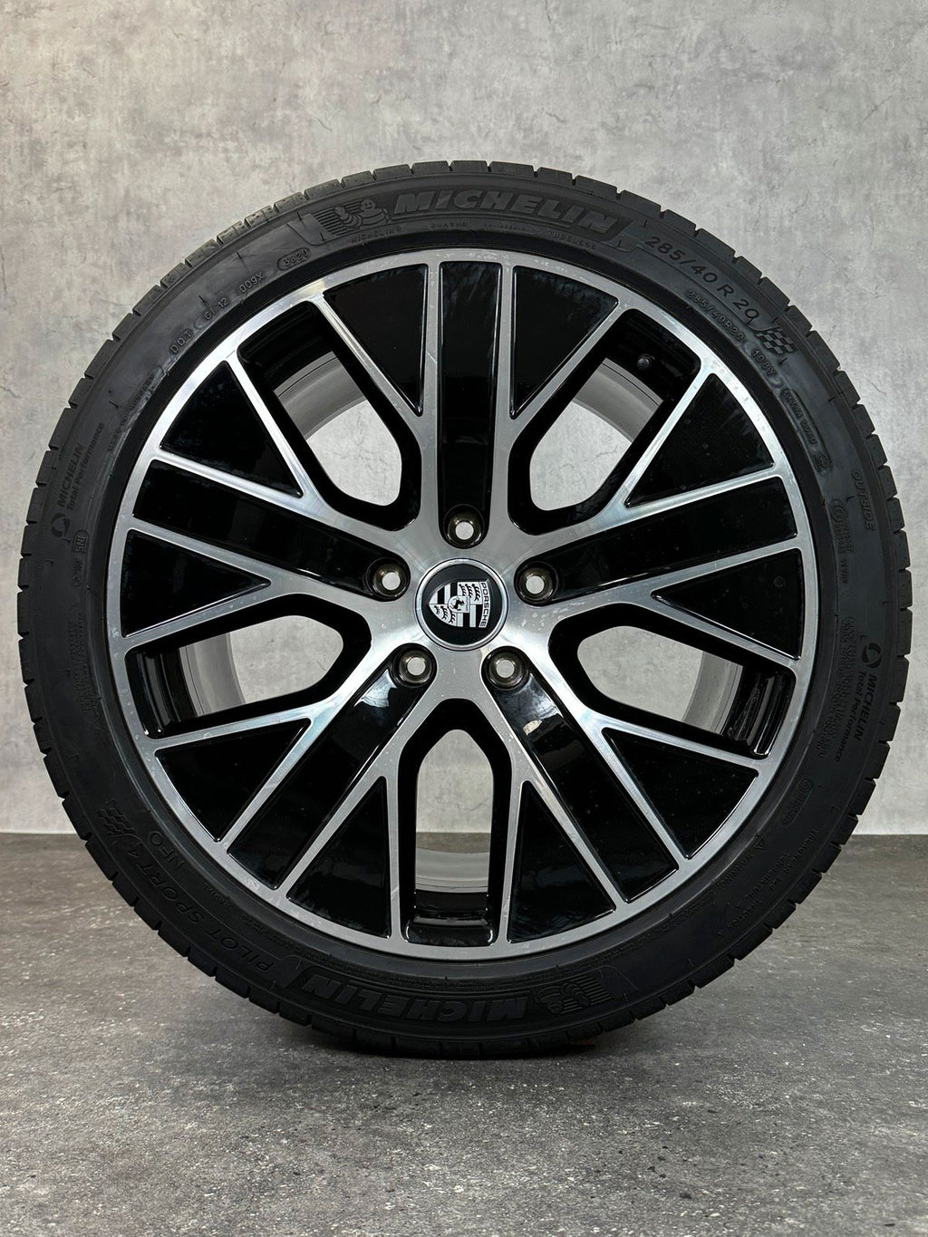 Original 20 Zoll Porsche Taycan Aero Sommerreifen 9J1601025J