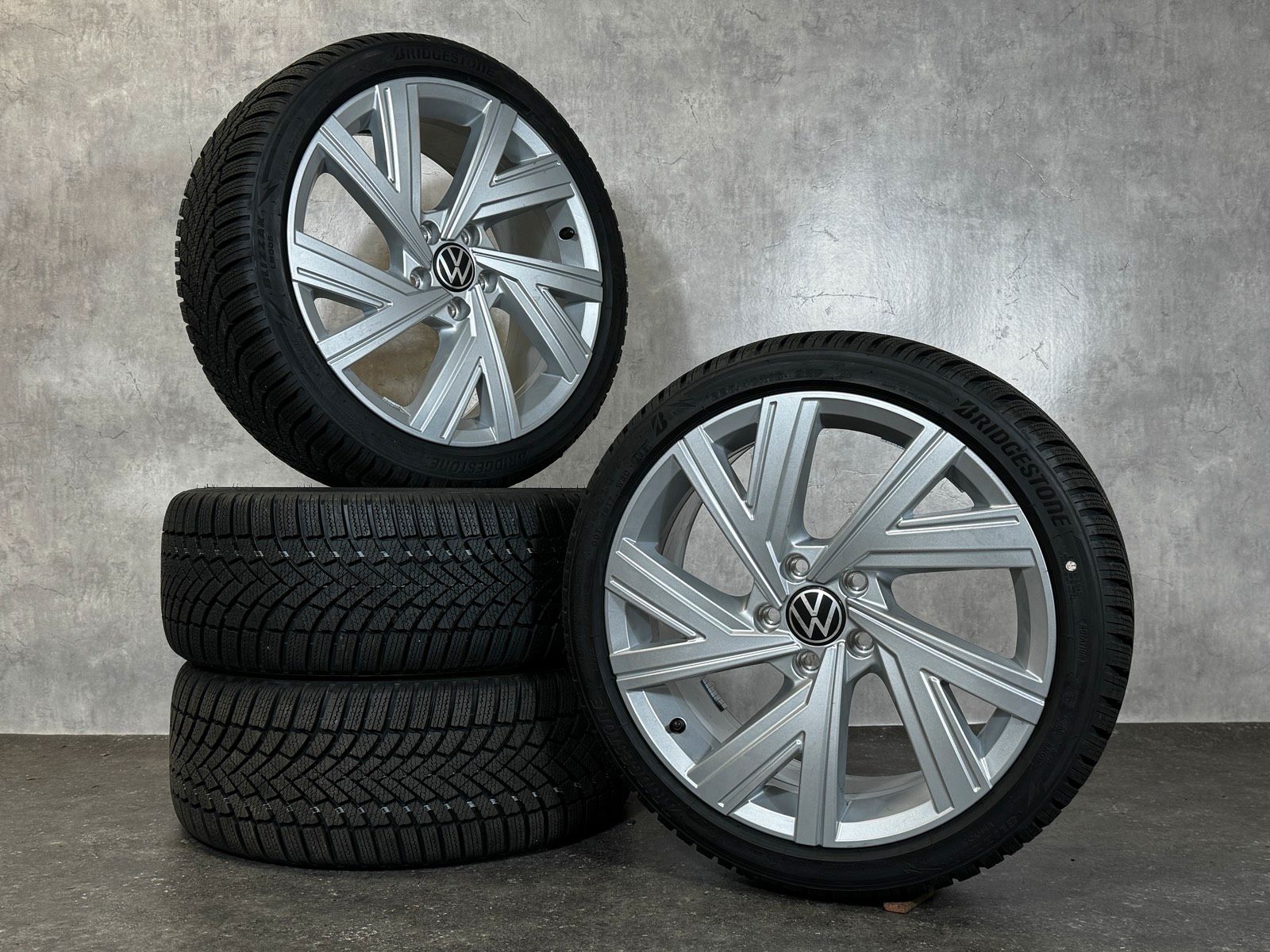 Original 18 Zoll VW Golf 8 VIII 5H Bergamo Winterreifen