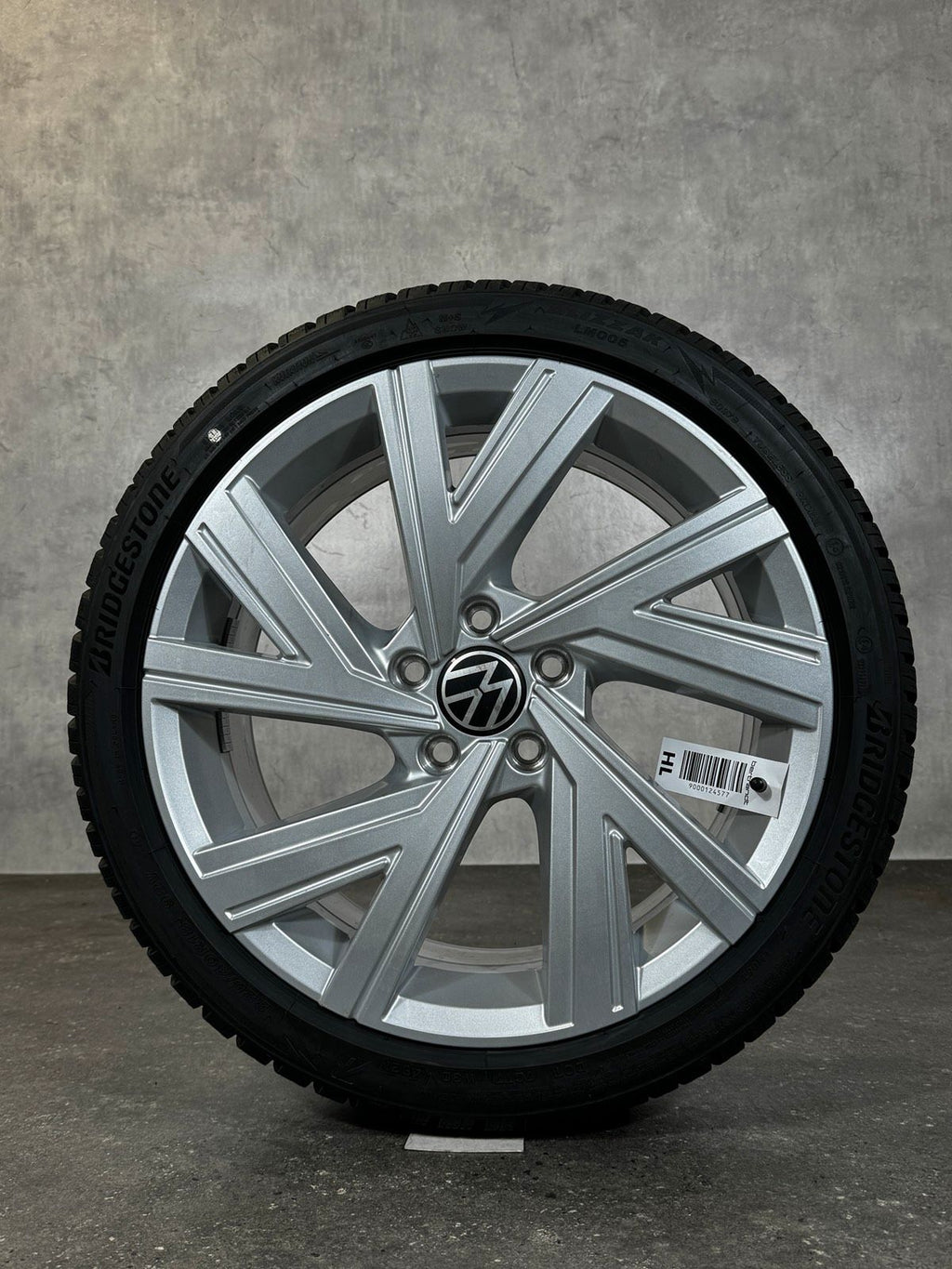 Original 18 Zoll VW Golf 8 VIII 5H Bergamo Winterreifen