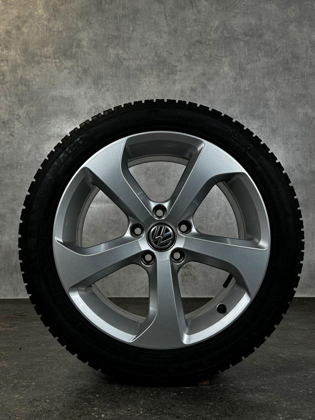 Original 17 Zoll VW Golf 7 VII Brooklyn Winterreifen 5G0601025BG