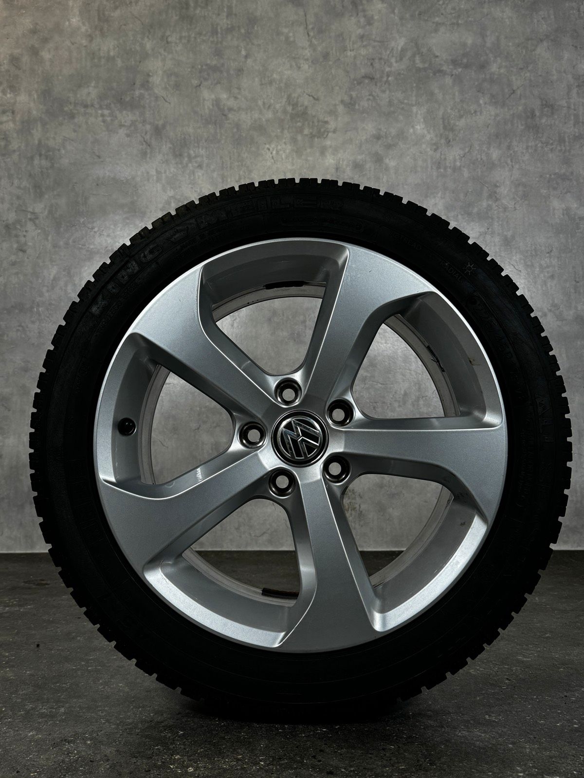 Original 17 Zoll VW Golf 7 VII Brooklyn Winterreifen 5G0601025BG
