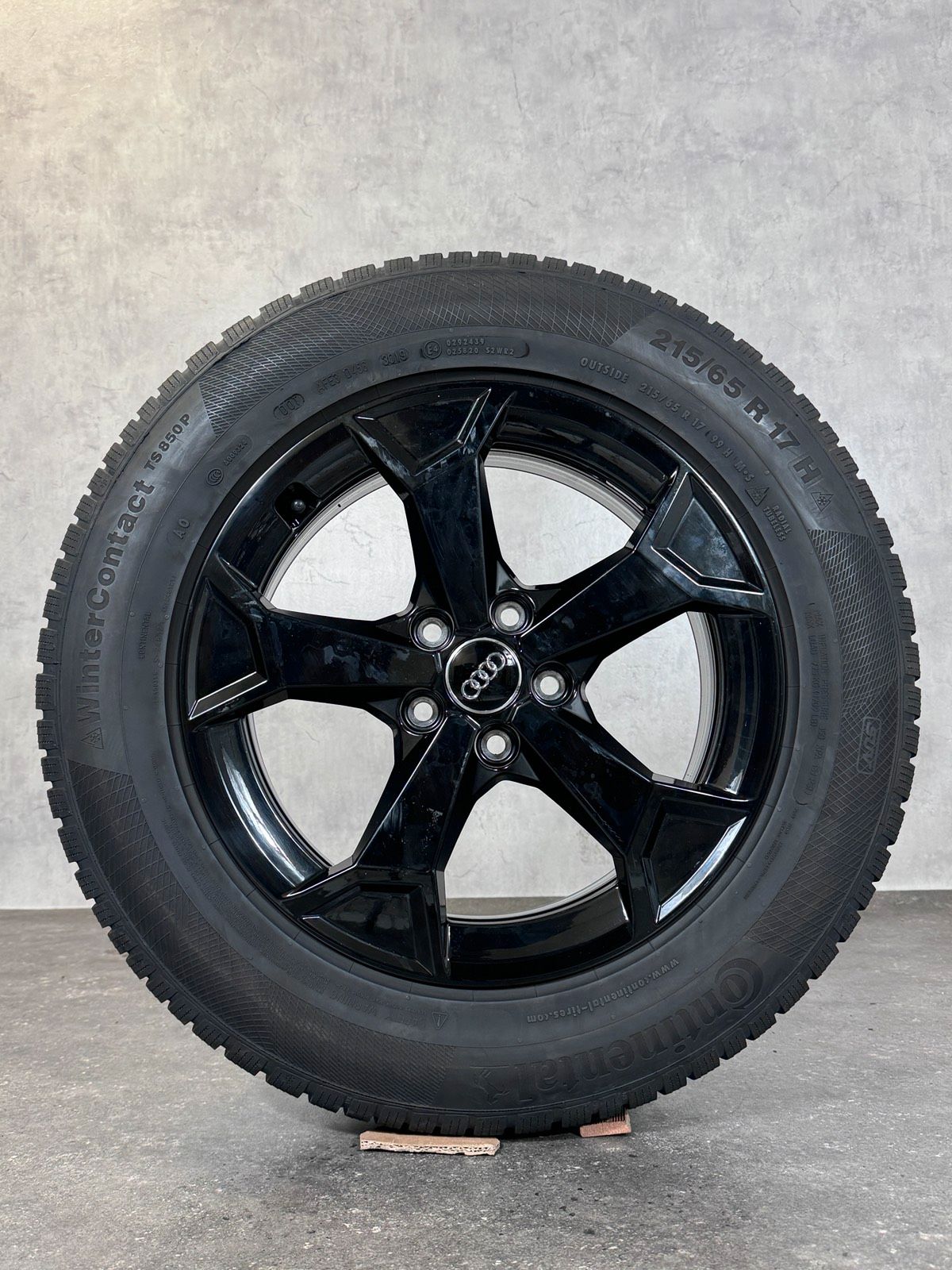 Original 17 Zoll Audi Q3 F3 Winterreifen Winterräder 83A071497