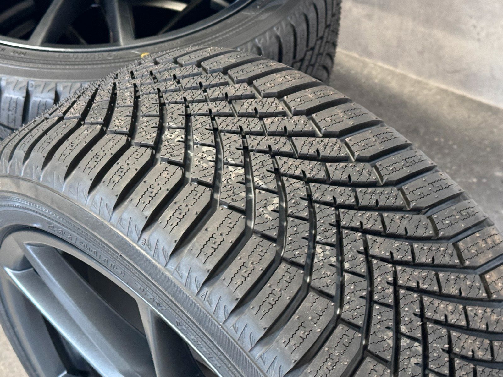 NEU Original 19 Zoll VW Passat 3G B8 Pretoria Winterreifen