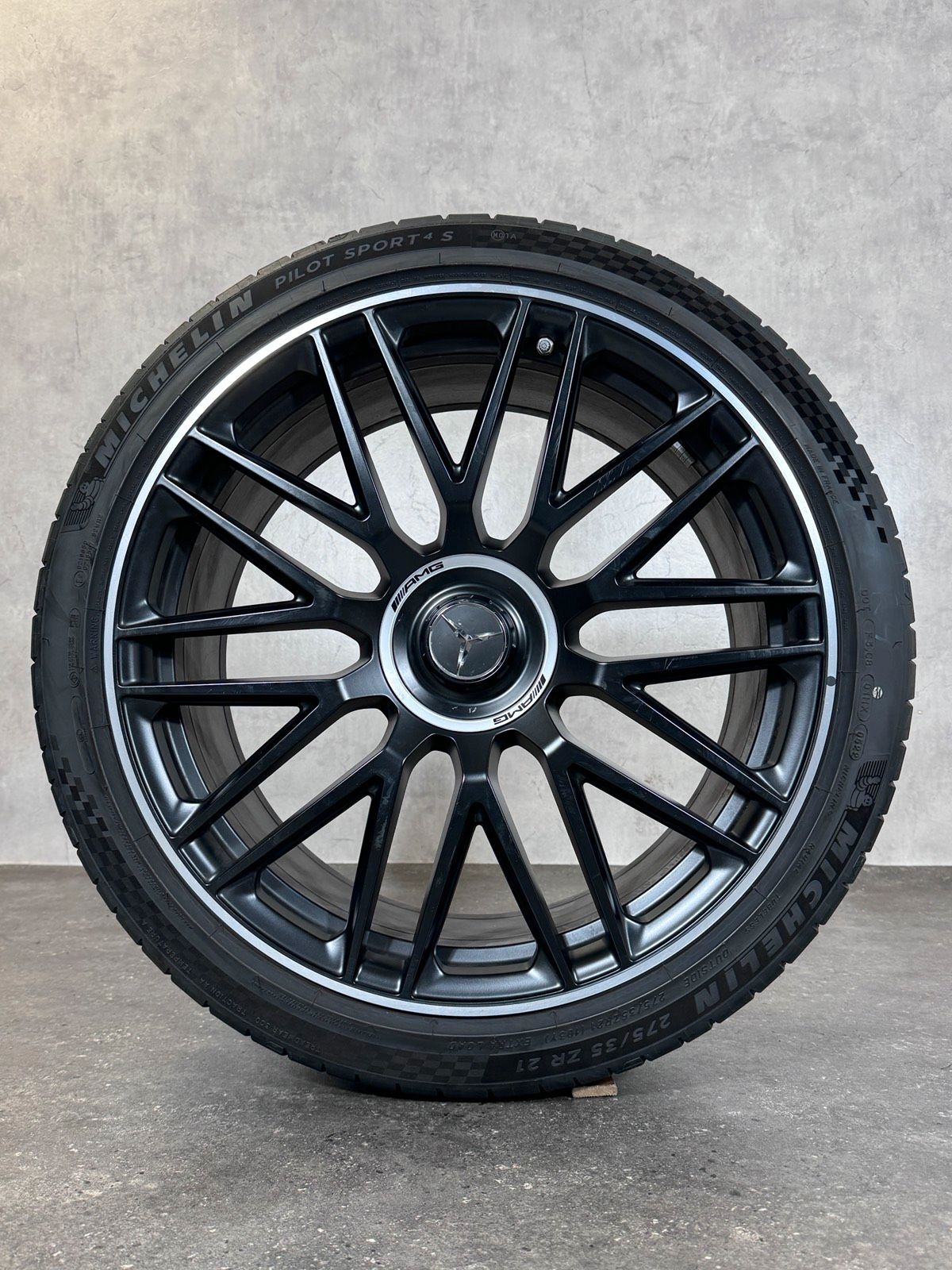 Original 21 Zoll Mercedes SL 43 55 63 R232 Sommerreifen