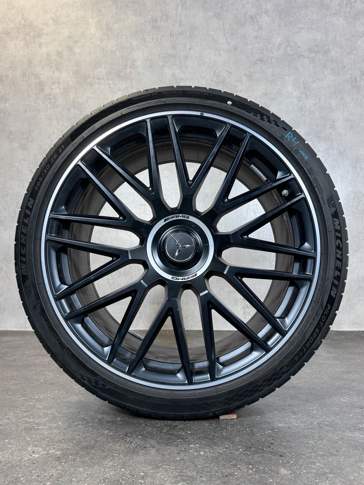 Original 21 Zoll Mercedes SL 43 55 63 R232 Sommerreifen