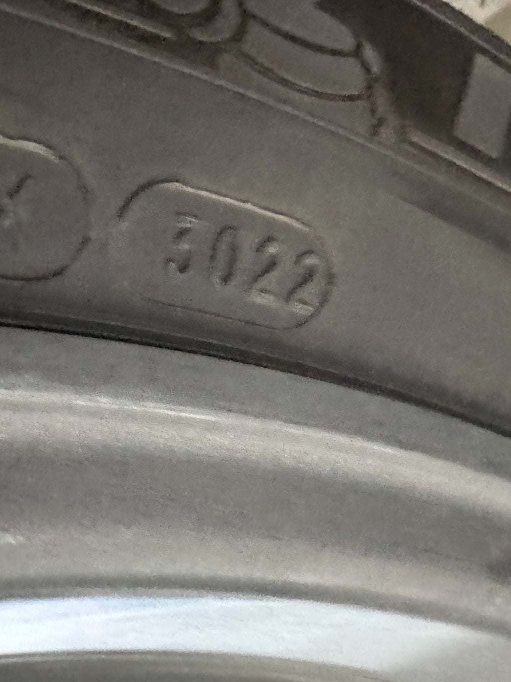 Original 20 Zoll Porsche Macan III 95B Winterreifen 95B44650