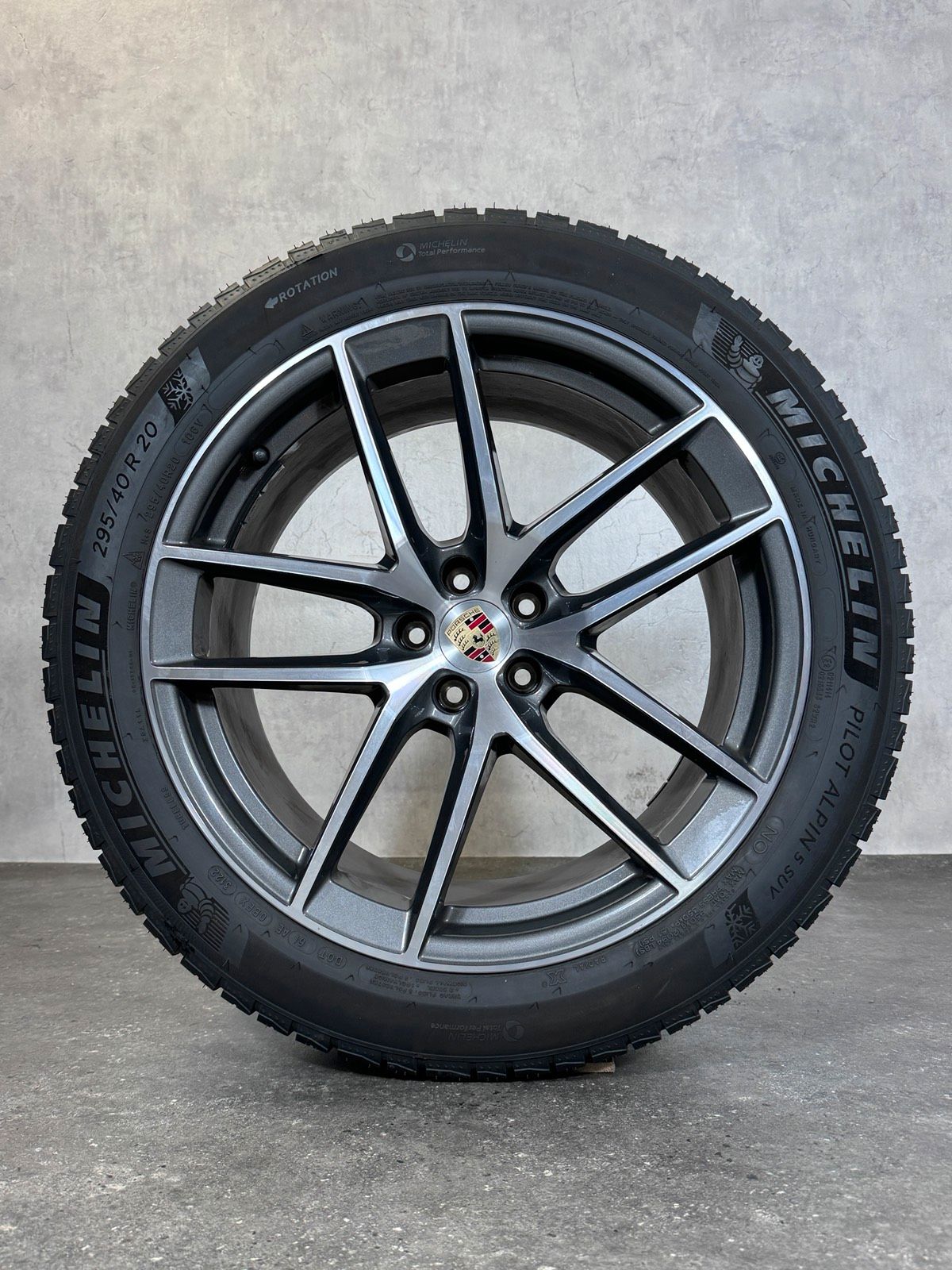 Original 20 Zoll Porsche Macan III 95B Winterreifen 95B44650
