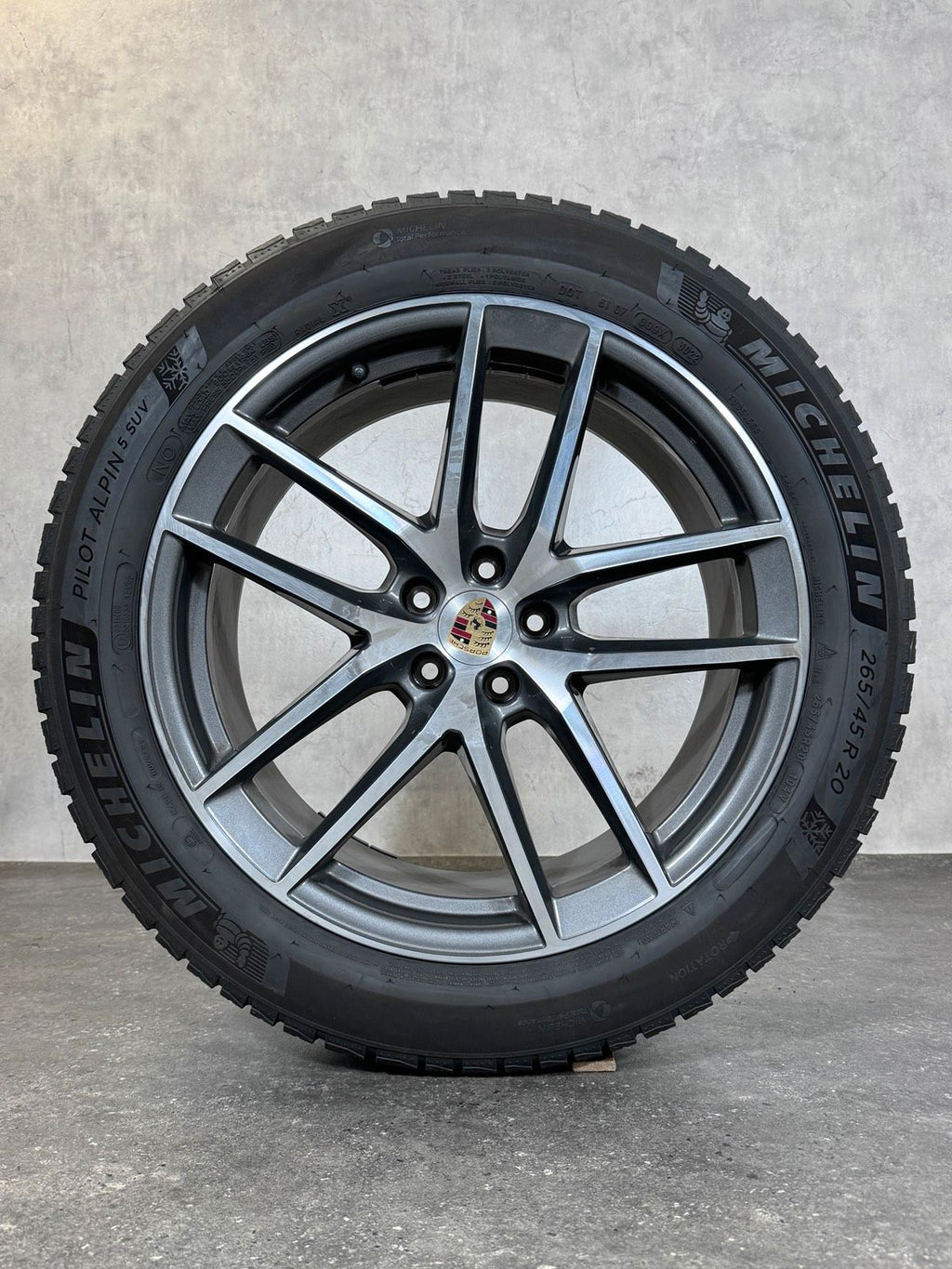 Original 20 Zoll Porsche Macan III 95B Winterreifen 95B44650