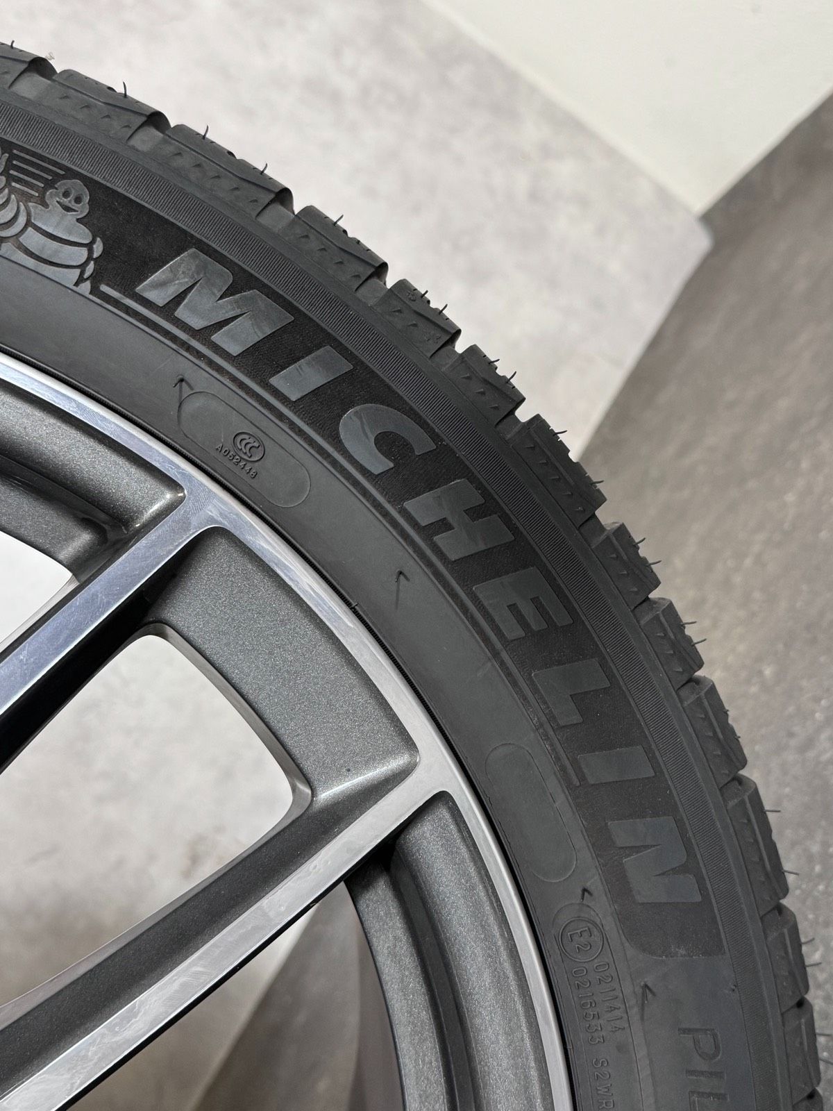 Original 20 Zoll Porsche Macan III 95B Winterreifen 95B44650