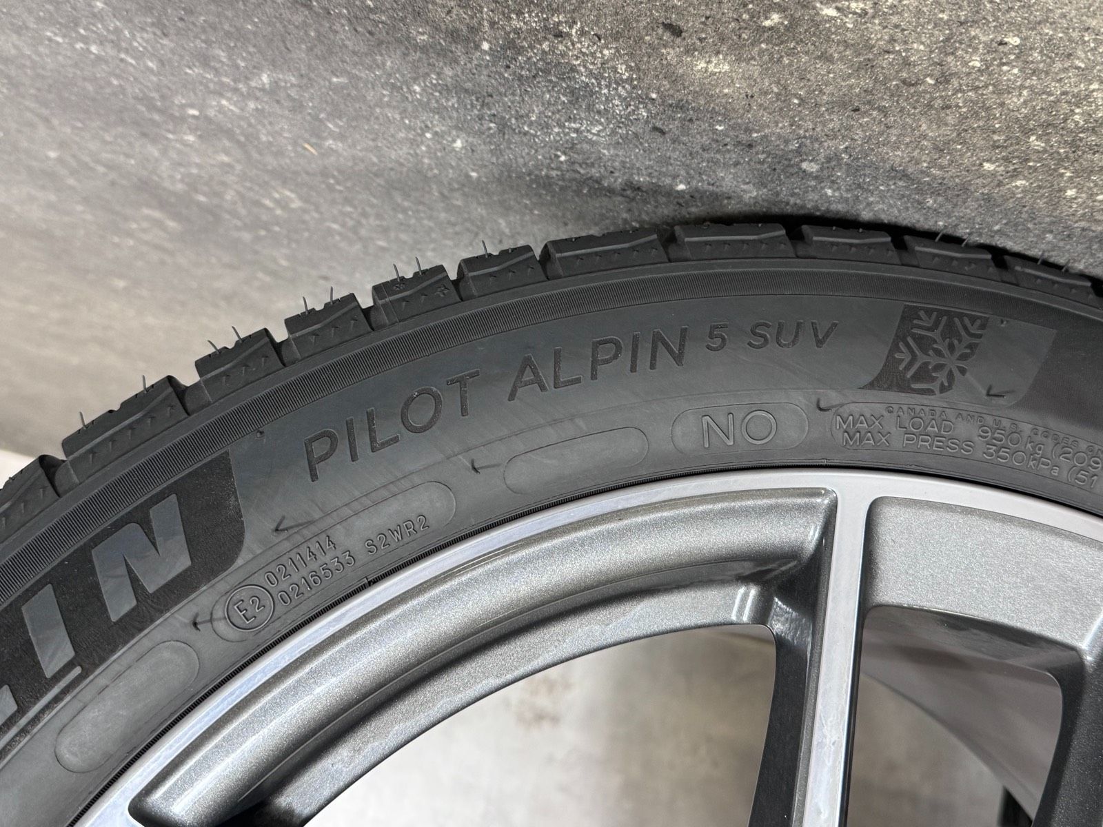 Original 20 Zoll Porsche Macan III 95B Winterreifen 95B44650