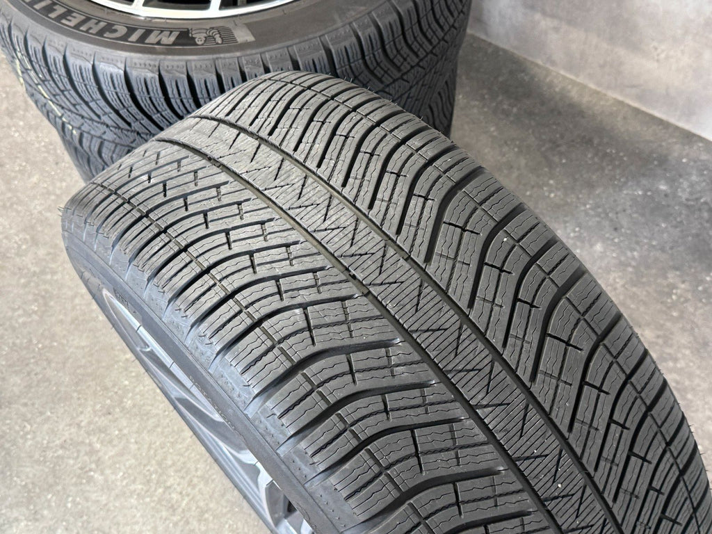 Original 20 Zoll Porsche Macan III 95B Winterreifen 95B44650