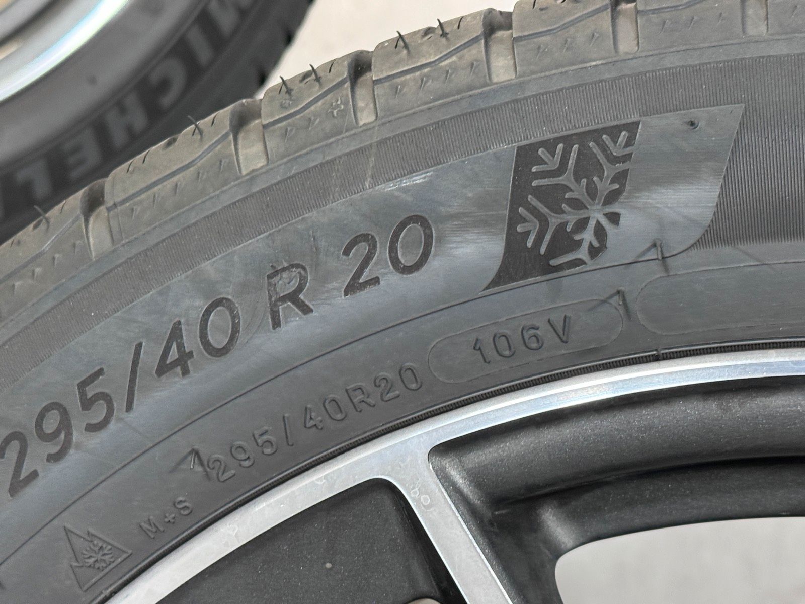 Original 20 Zoll Porsche Macan III 95B Winterreifen 95B44650