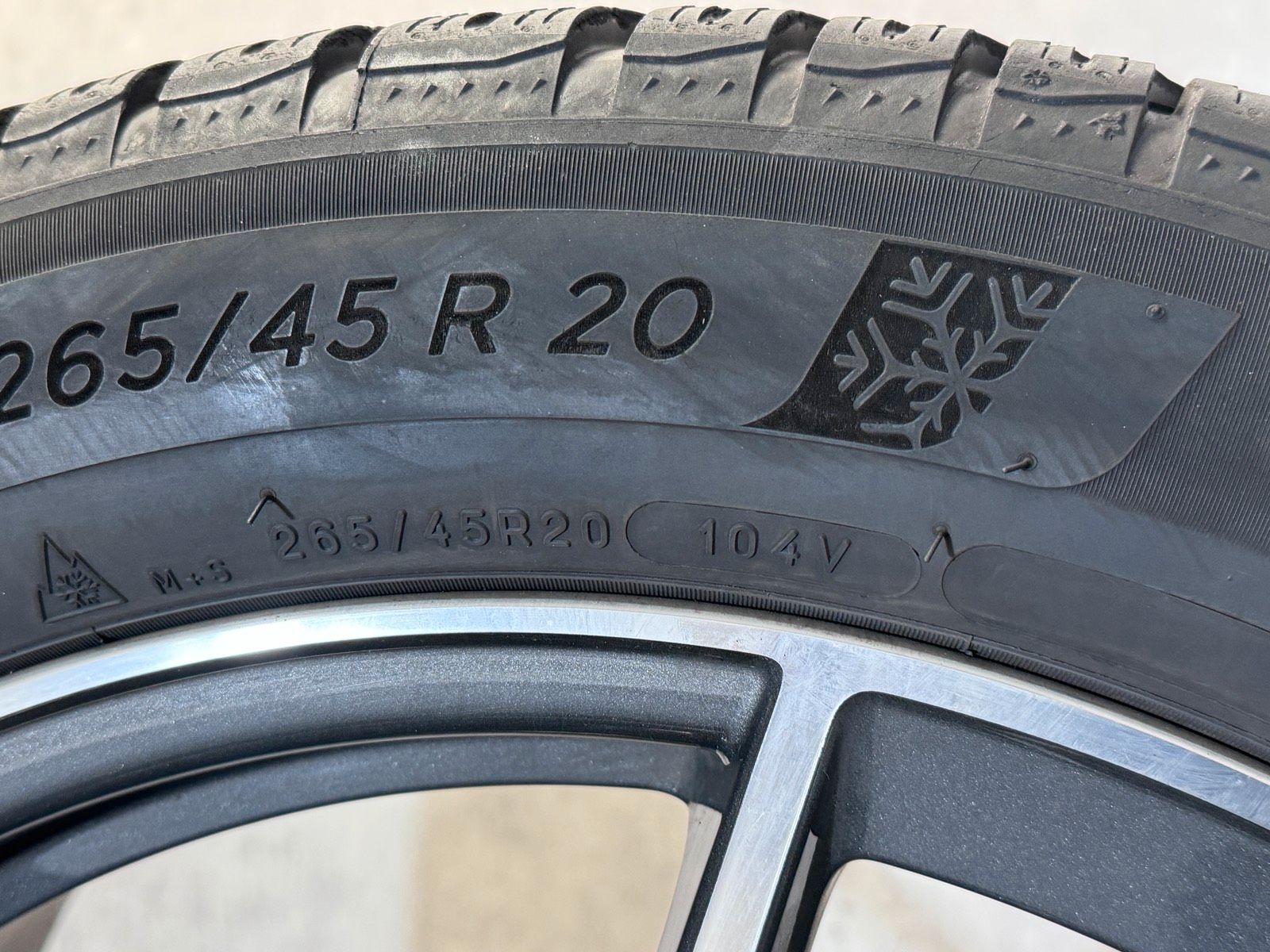 Original 20 Zoll Porsche Macan III 95B Winterreifen 95B44650