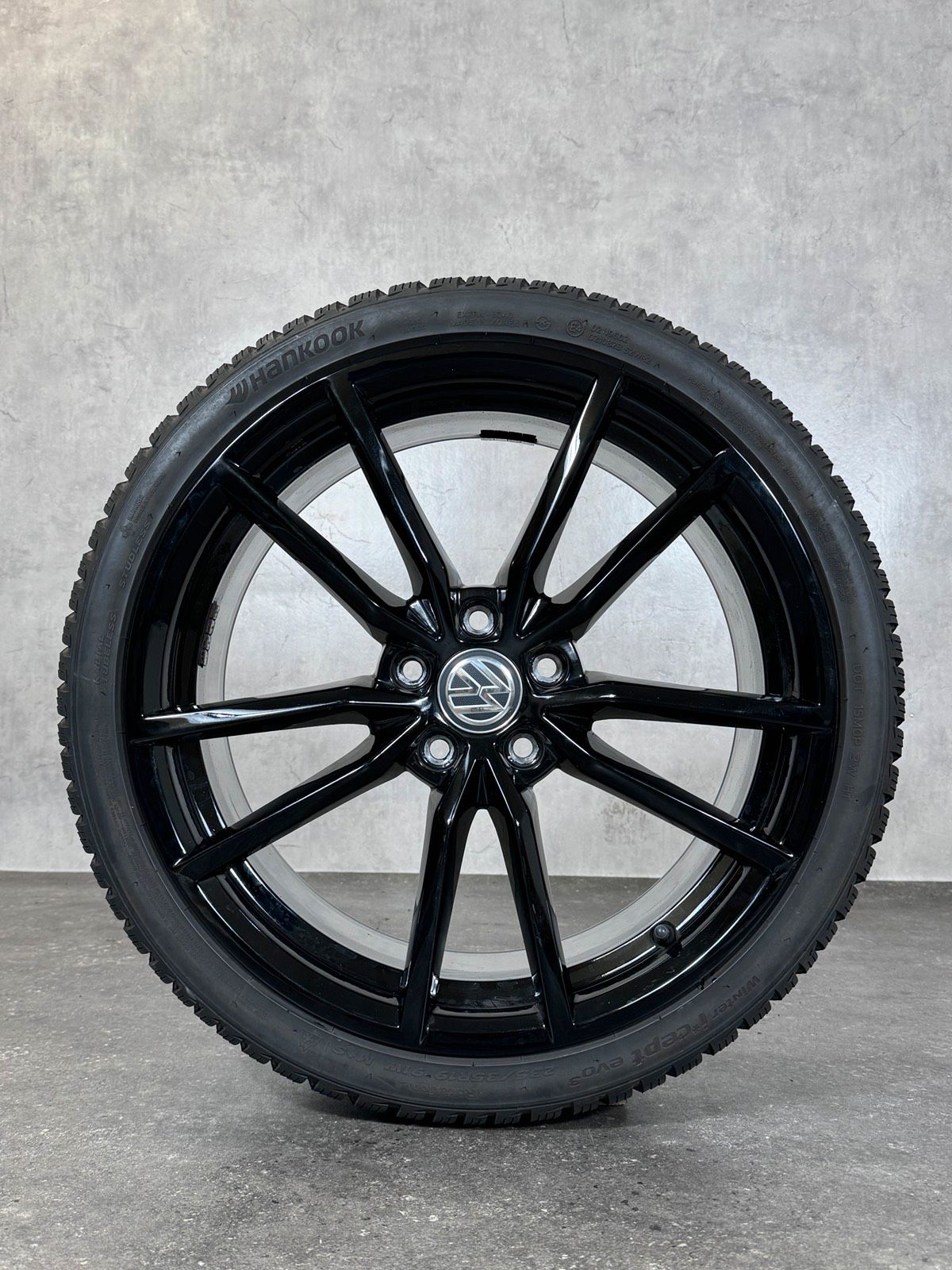 Original 19 Zoll VW GOLF Pretoria Winterreifen 5G0601025AJ