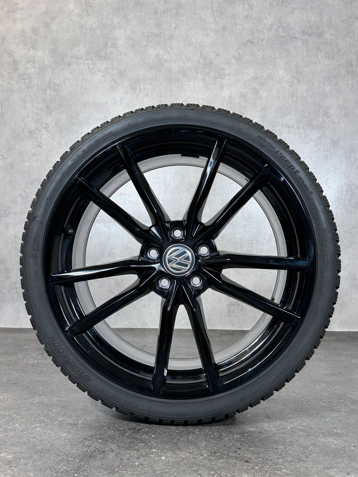 Original 19 Zoll VW GOLF Pretoria Winterreifen 5G0601025AJ