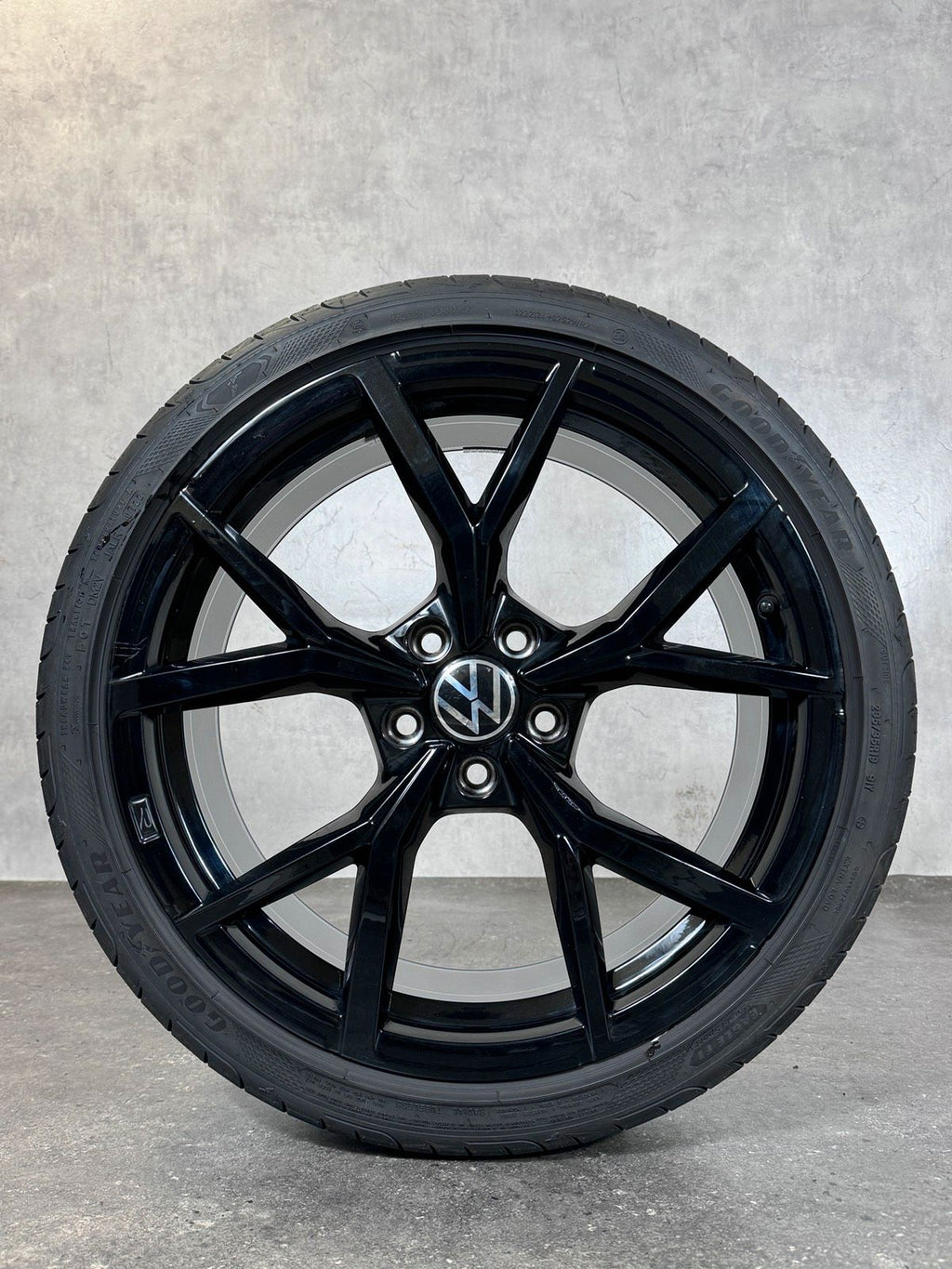 Original 19 Zoll VW Golf 8 VIII R-Line Estoril Sommerreifen 5H060