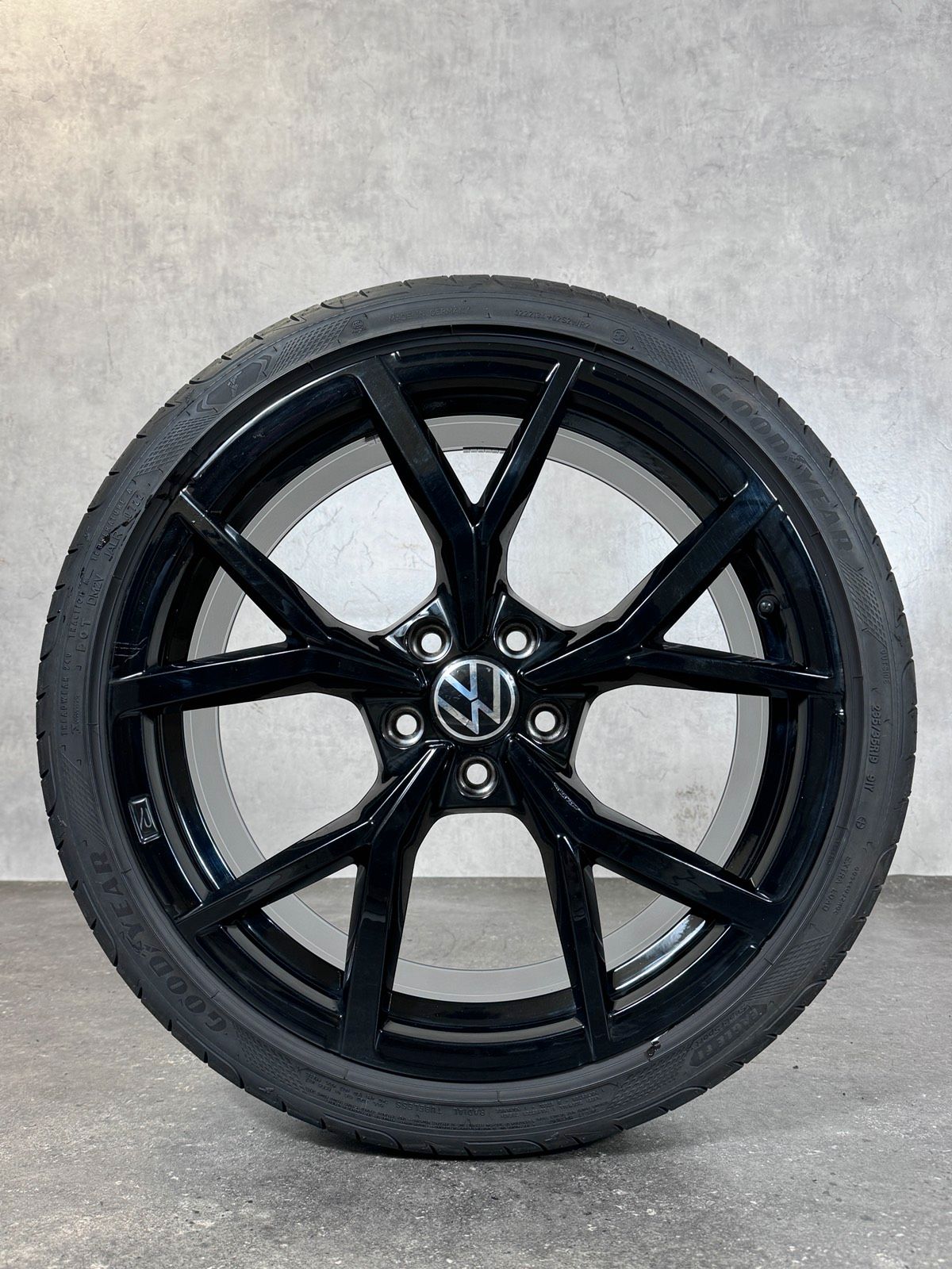 Original 19 Zoll VW Golf 8 VIII R-Line Estoril Sommerreifen 5H060