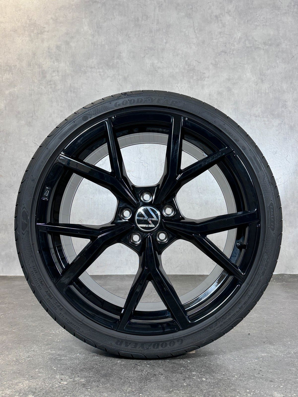 Original 19 Zoll VW Golf 8 VIII R-Line Estoril Sommerreifen 5H060