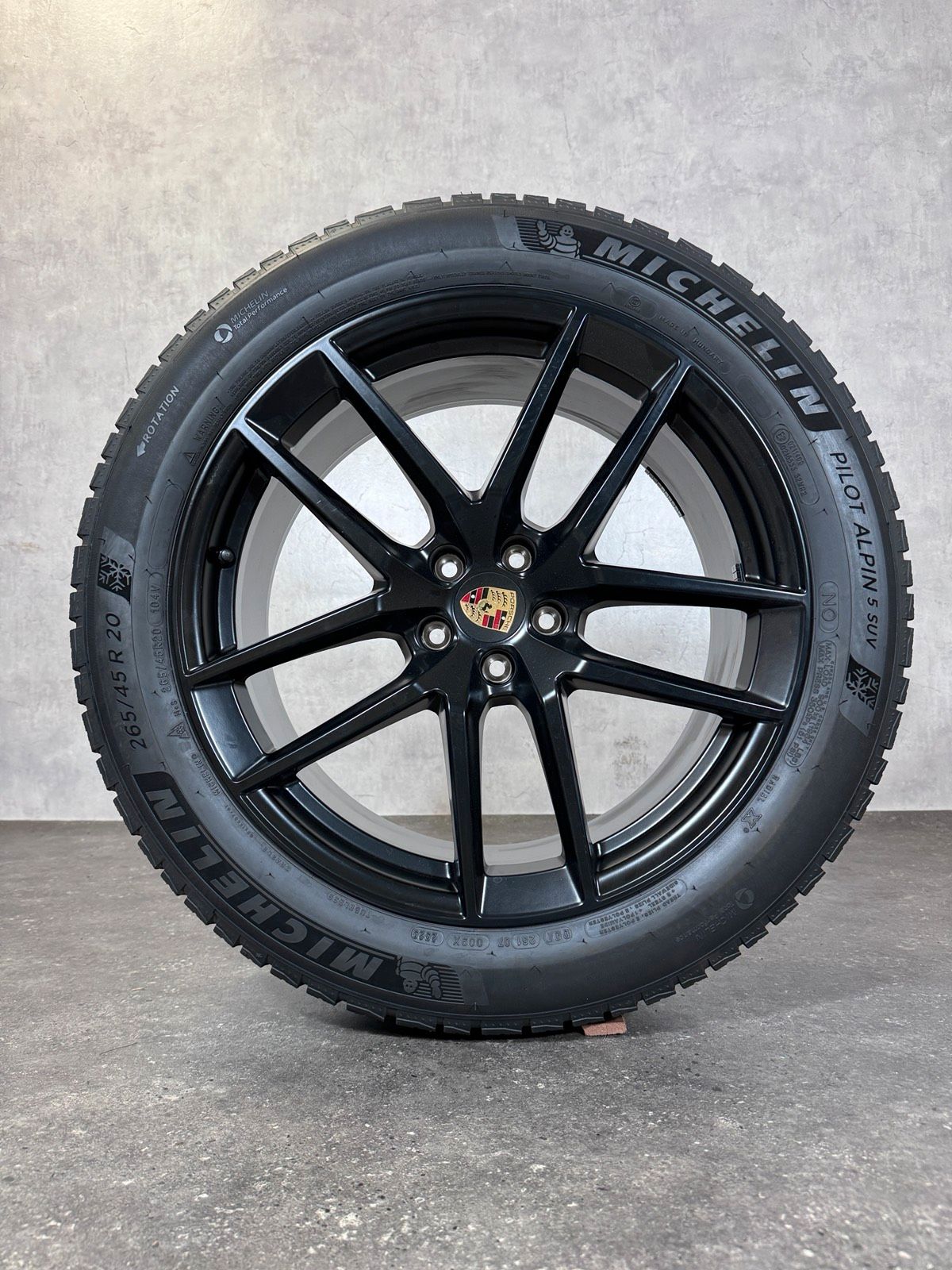 Original 20 Zoll Porsche Macan III 3 95B Winterreifen 95B044650