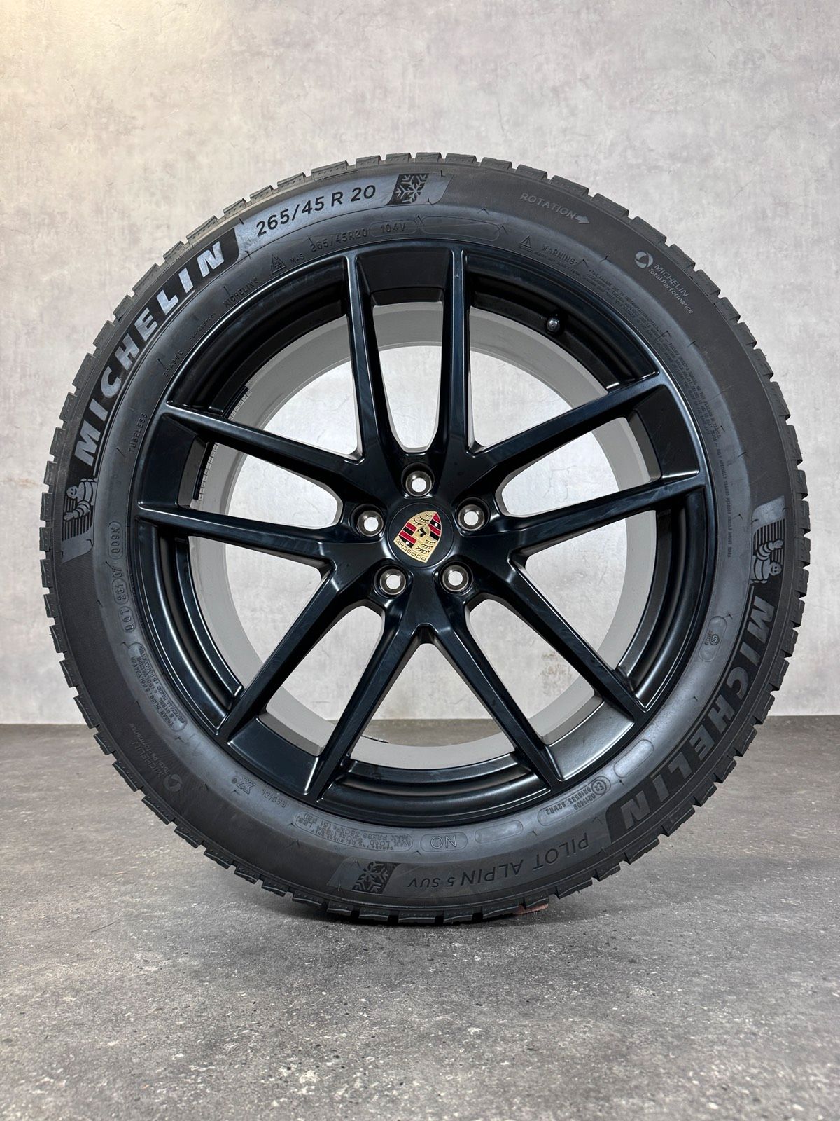 Original 20 Zoll Porsche Macan III 3 95B Winterreifen 95B044650