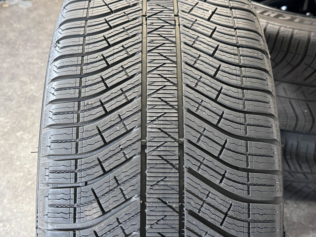 Original 20 Zoll Porsche Macan III 3 95B Winterreifen 95B044650