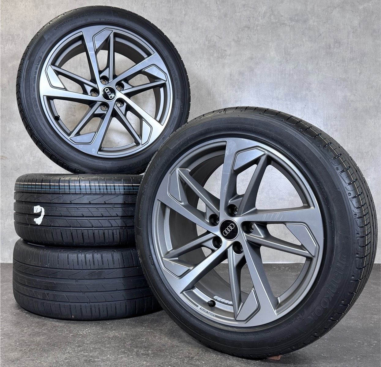 Original 19 Zoll Audi Sport Q3 SQ3 FY 83A Blade Sommerreifen 83A6
