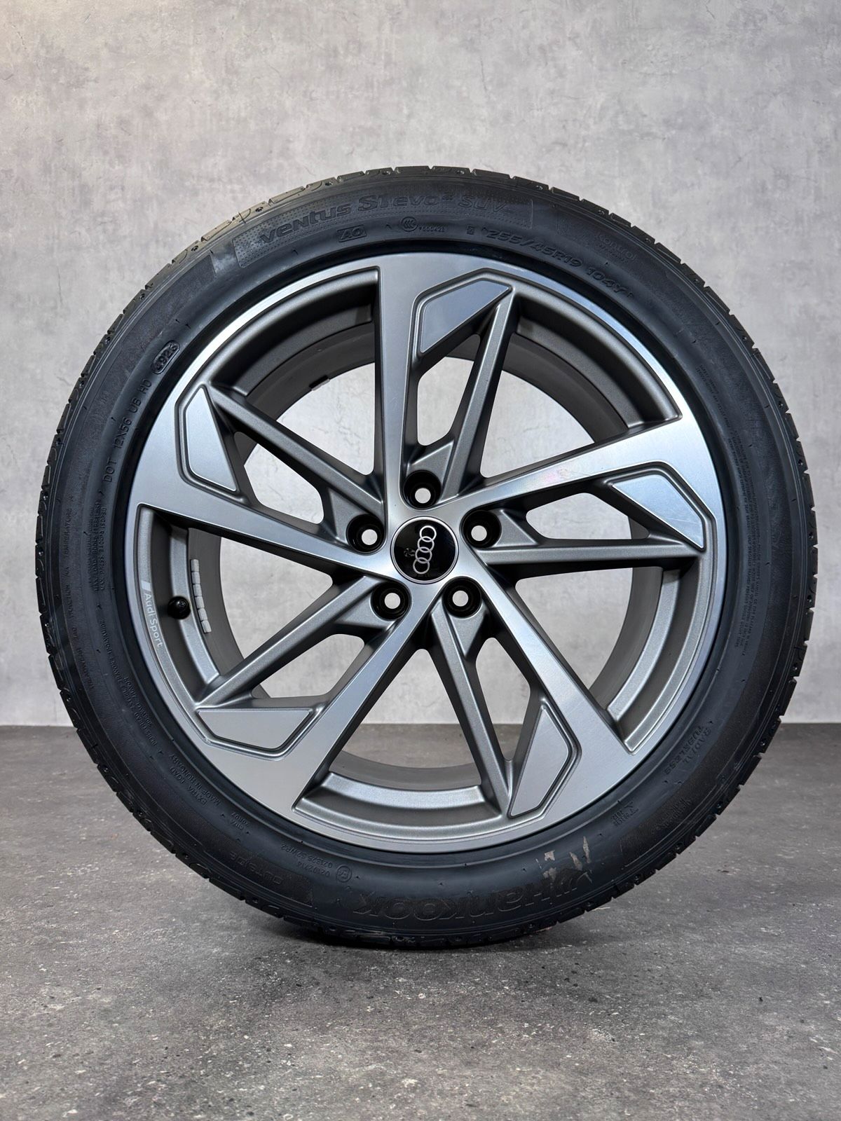 Original 19 Zoll Audi Sport Q3 SQ3 FY 83A Blade Sommerreifen 83A6
