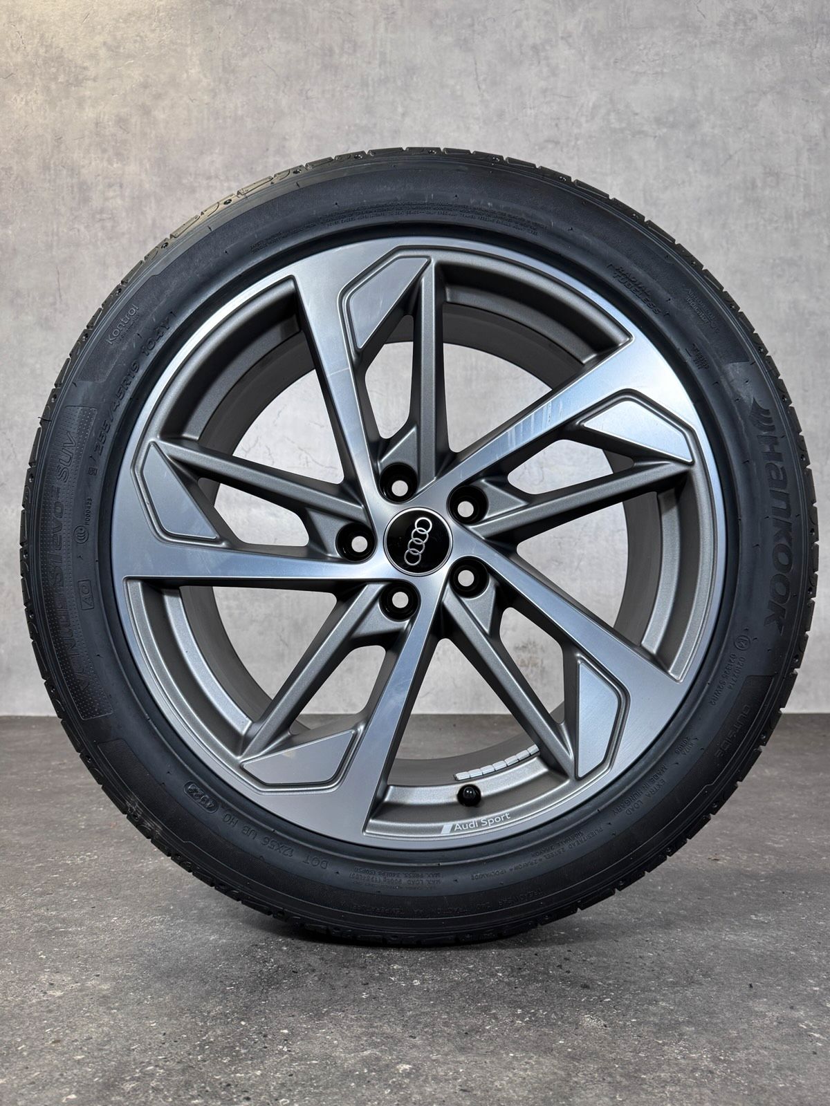 Original 19 Zoll Audi Sport Q3 SQ3 FY 83A Blade Sommerreifen 83A6