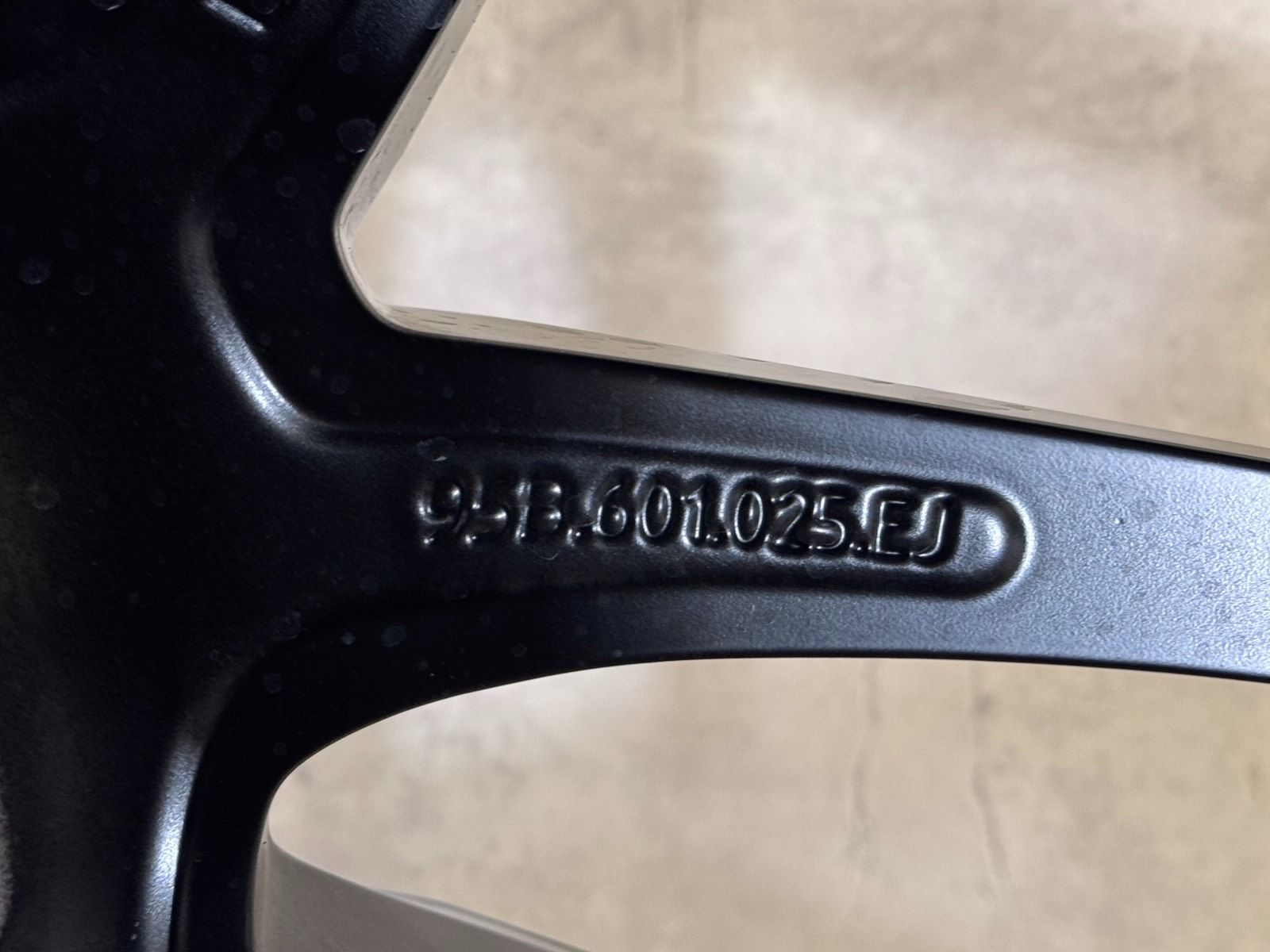 Original 20 Zoll Porsche Macan III 3 95B II Winterreifen 95B04465