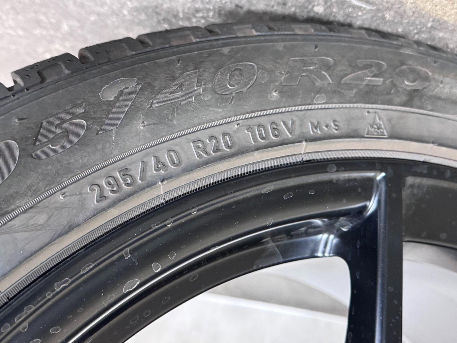 Original 20 Zoll Porsche Macan III 3 95B II Winterreifen 95B04465