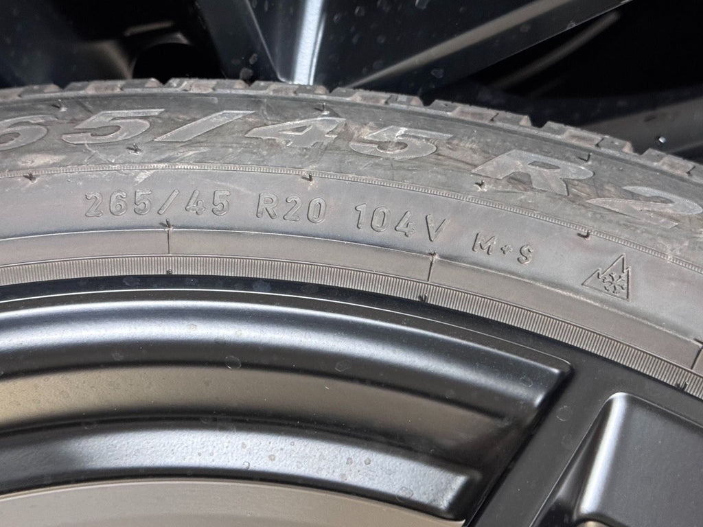 Original 20 Zoll Porsche Macan III 3 95B II Winterreifen 95B04465