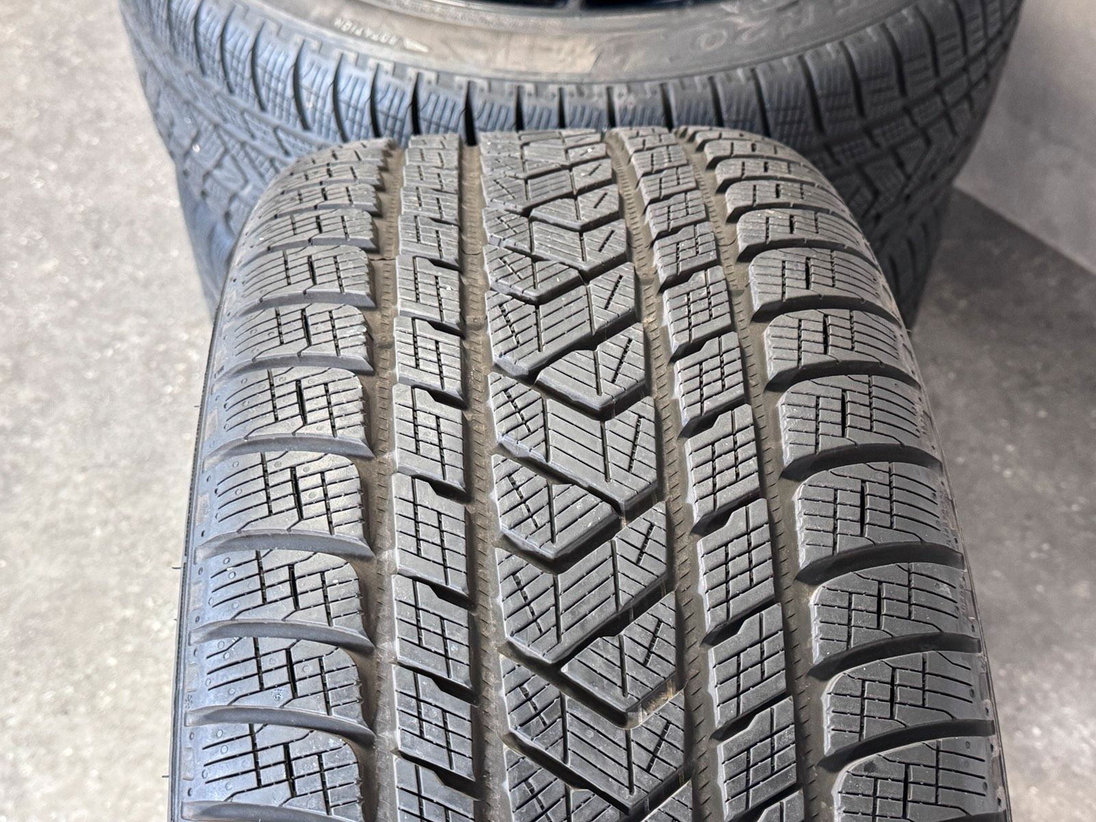 Original 20 Zoll Porsche Macan III 3 95B II Winterreifen 95B04465