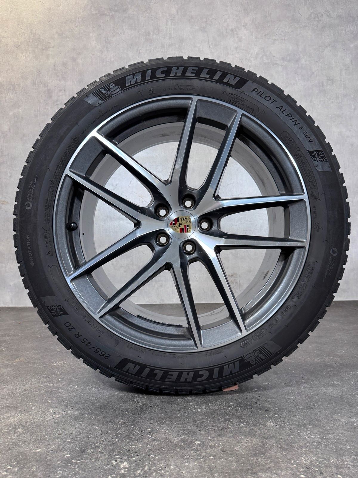 Original 20 Zoll Porsche Macan III 3 95B Winterreifen 95B04465