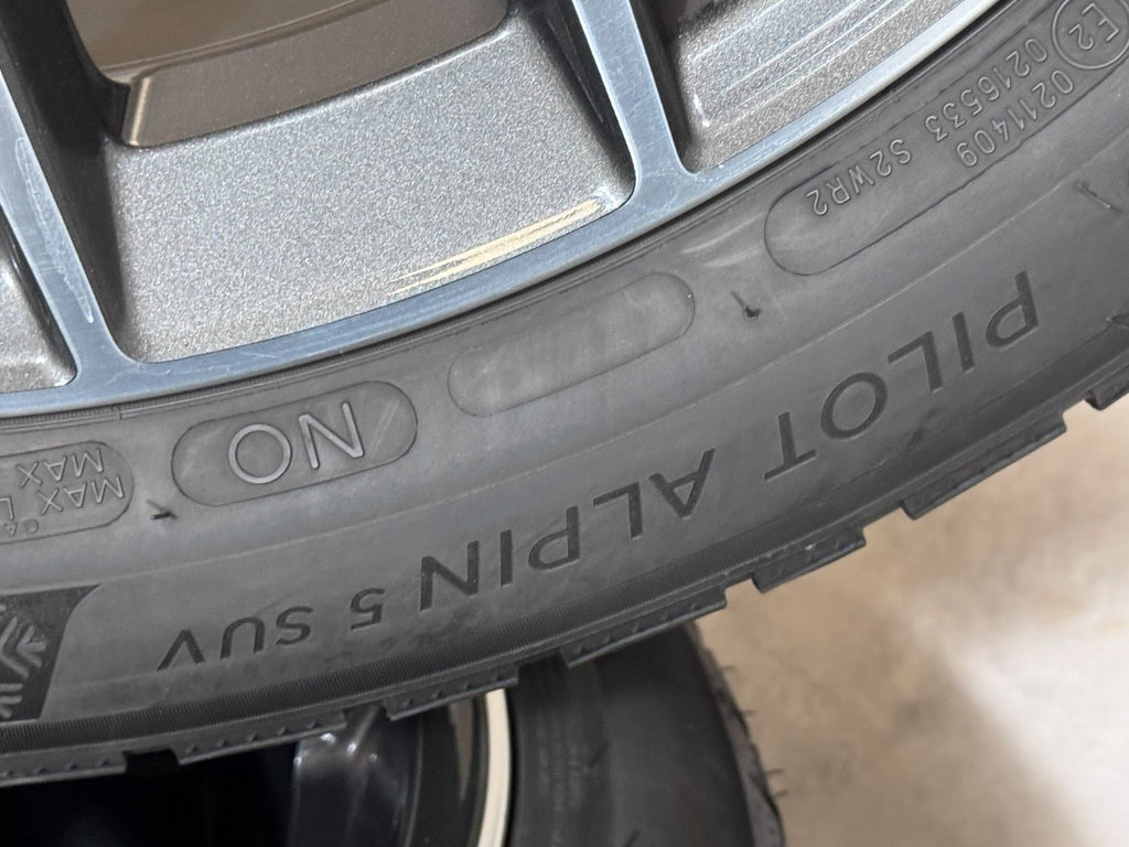Original 20 Zoll Porsche Macan III 3 95B Winterreifen 95B04465