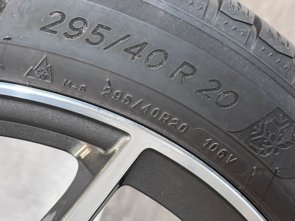 Original 20 Zoll Porsche Macan III 3 95B Winterreifen 95B04465