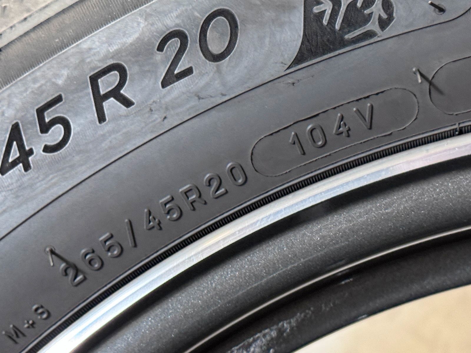 Original 20 Zoll Porsche Macan III 3 95B Winterreifen 95B04465
