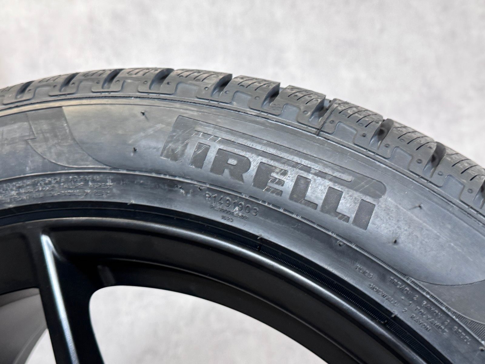 NEU Original 20 Zoll Porsche Macan III 3 Winterreifen 95B044650