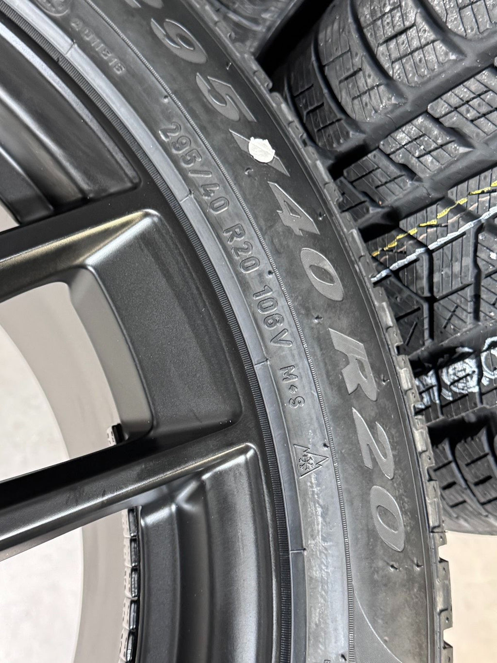 NEU Original 20 Zoll Porsche Macan III 3 Winterreifen 95B044650
