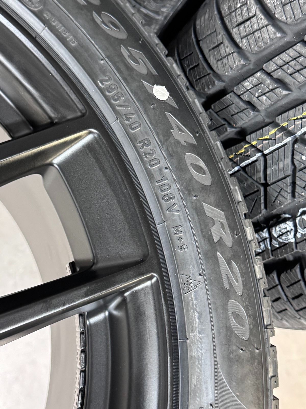 NEU Original 20 Zoll Porsche Macan III 3 Winterreifen 95B044650