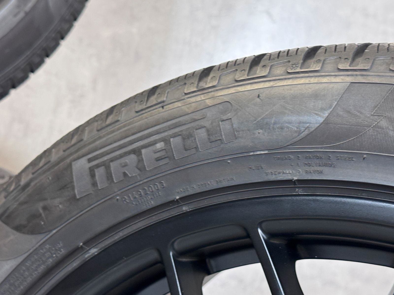 Original 20 Zoll Porsche Macan I II III 95B Spyder Winterreifen