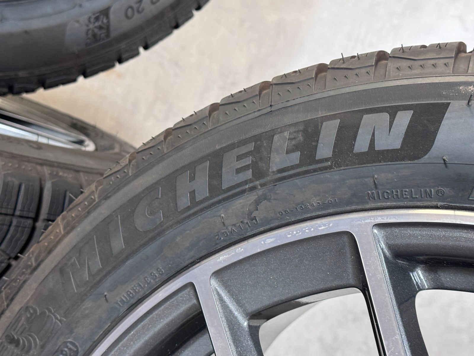 Original 20 Zoll Porsche Macan III S GTS Winterräder 95B044650