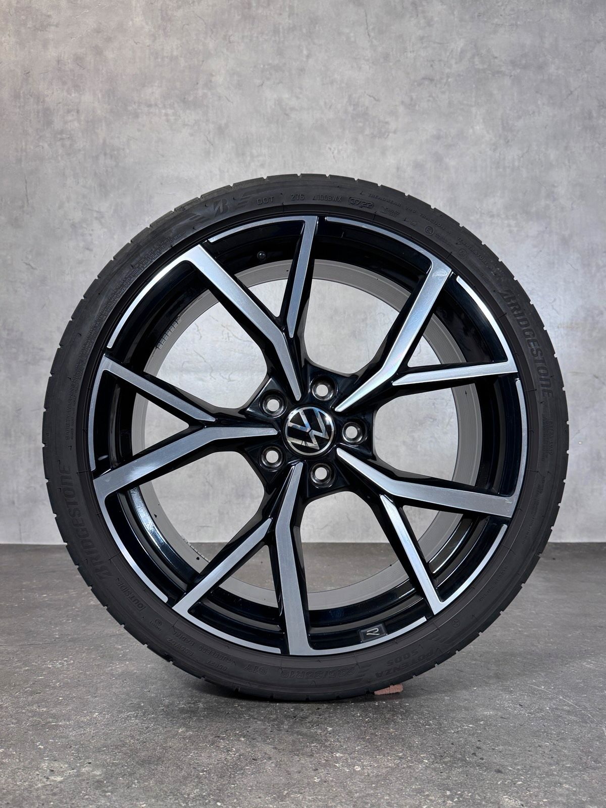 Original 19 Zoll VW GOLF 8 VIII R Estoril Sommerräder 5H0601025S