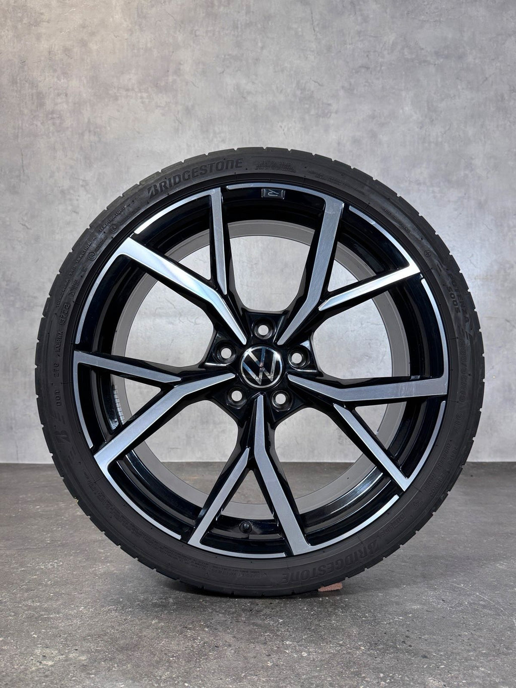 Original 19 Zoll VW GOLF 8 VIII R Estoril Sommerräder 5H0601025S