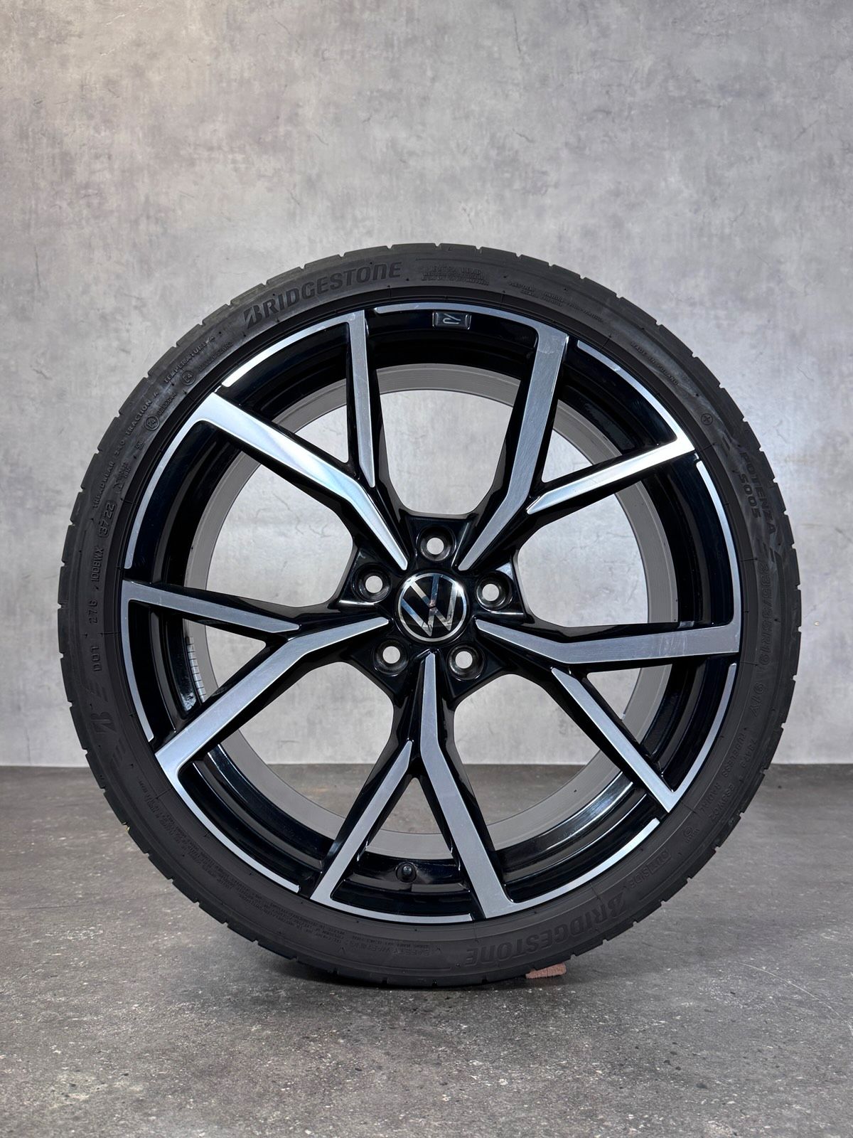 Original 19 Zoll VW GOLF 8 VIII R Estoril Sommerräder 5H0601025S
