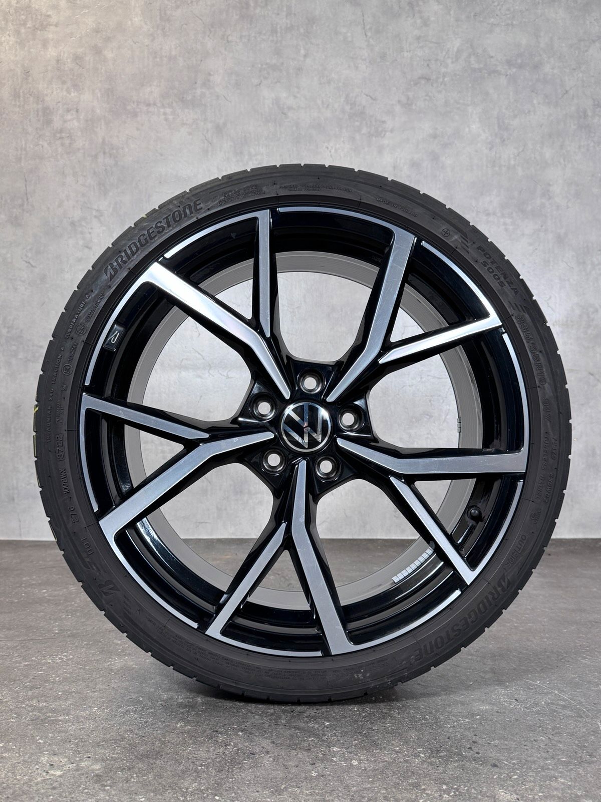 Original 19 Zoll VW GOLF 8 VIII R Estoril Sommerräder 5H0601025S